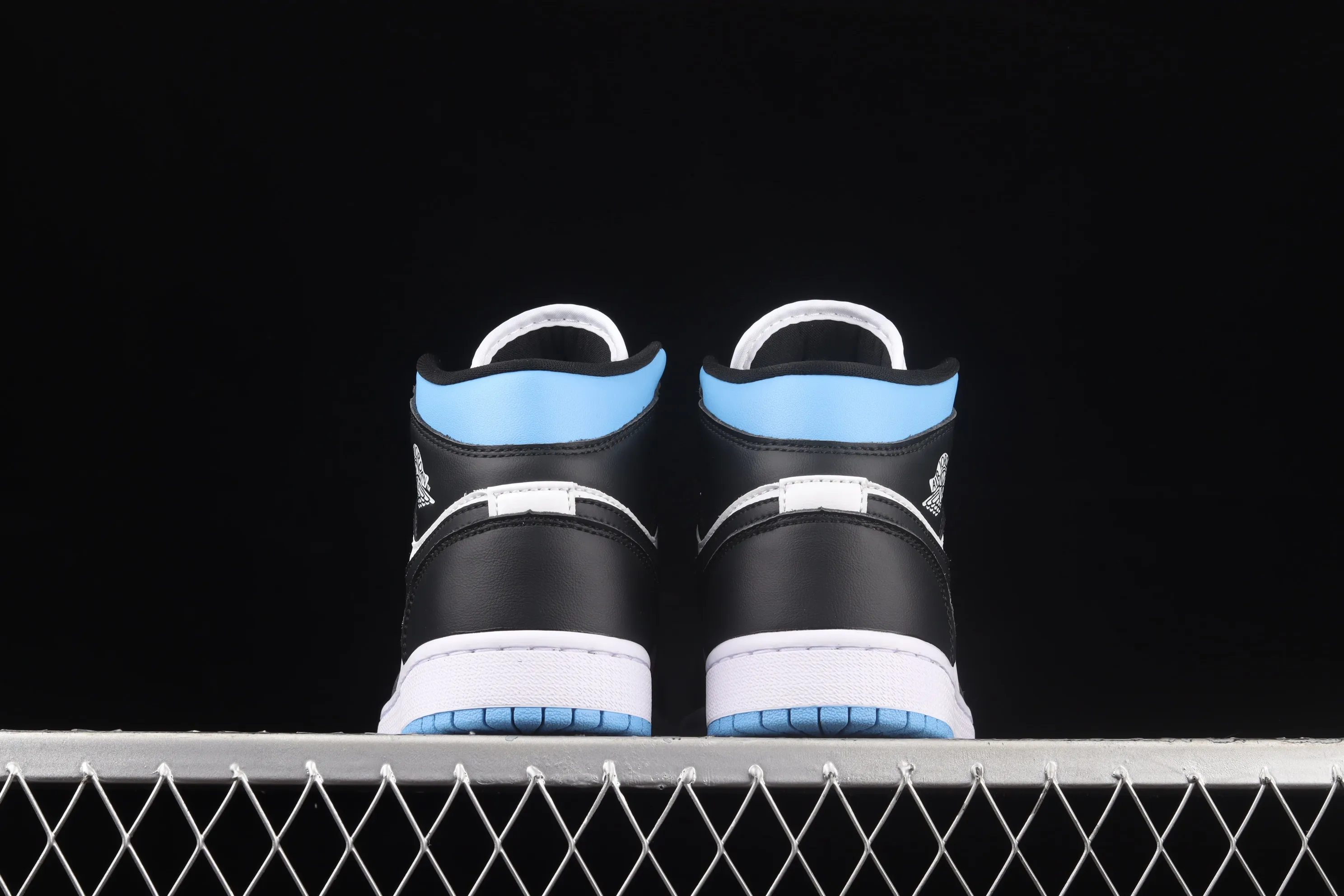 All categories Air Jordan Jordan series basketball shoes Air Jordan 1 Mid Different versions Air Jordan 1 Mid SE AJ1 Joe 1 black and white blue BQ6472-102